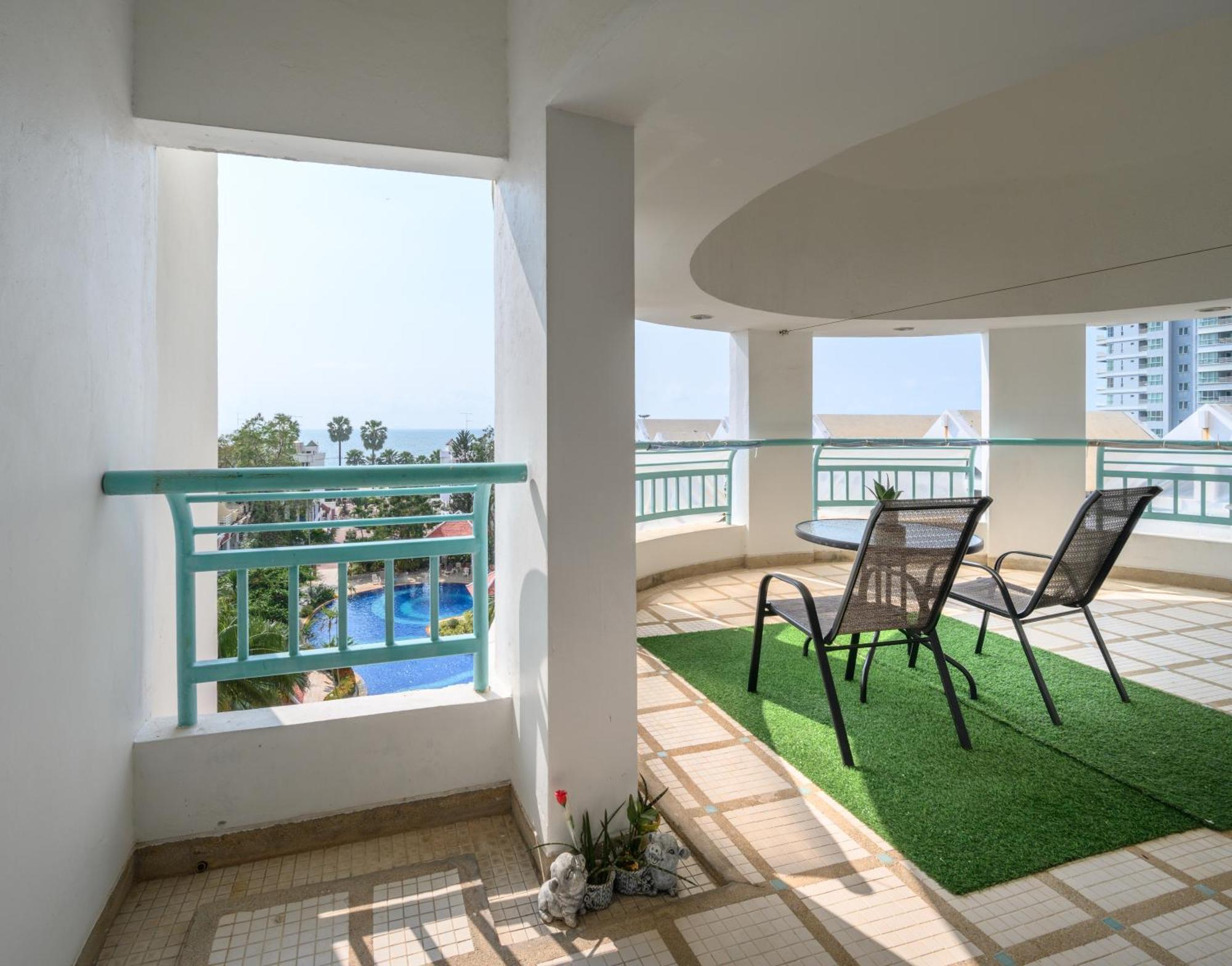 Jomtien Beachfront Stylish Studio , Stunning Seaview , Big Pool Extérieur photo