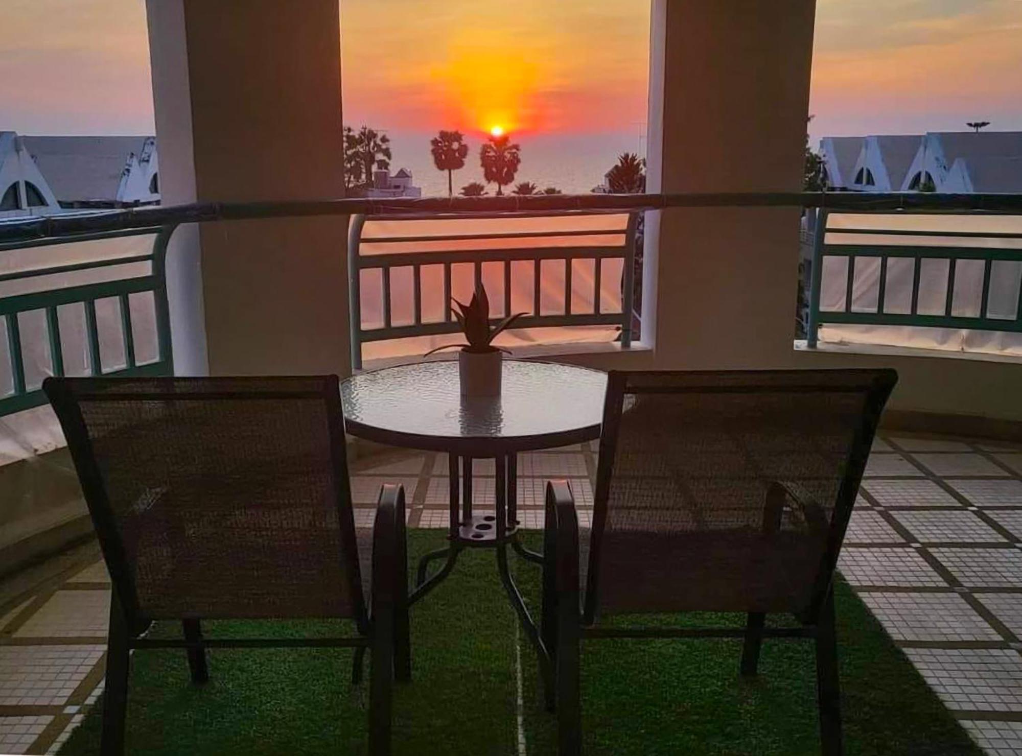 Jomtien Beachfront Stylish Studio , Stunning Seaview , Big Pool Extérieur photo